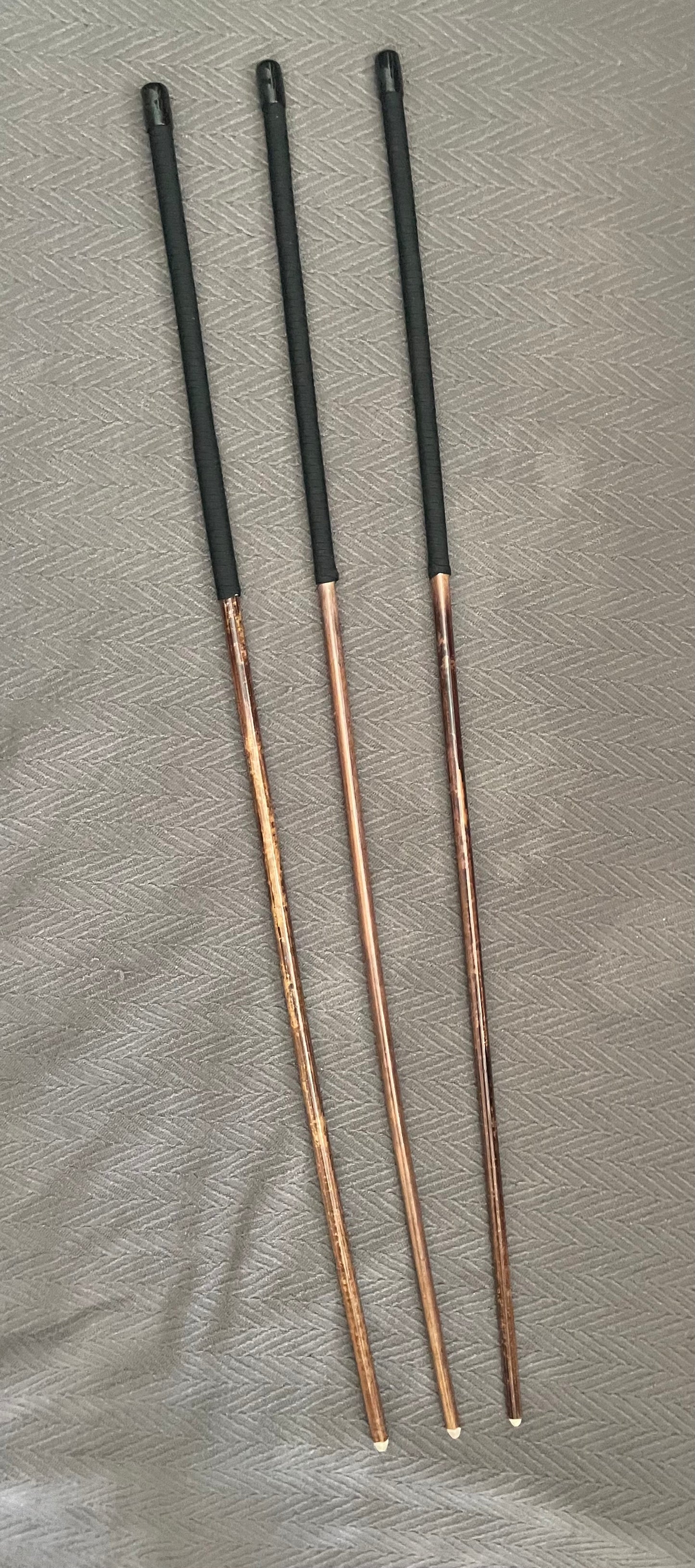 No Knot Smoked Dragon Canes Set of 3 / Knotless Smoked Dragon Canes / Ultimate Canes - NO KNOT PRO SET - 90 - 92 cms Length - 12" BLACK Kangaroo Leather OR RED / BLACK Paracord Handles